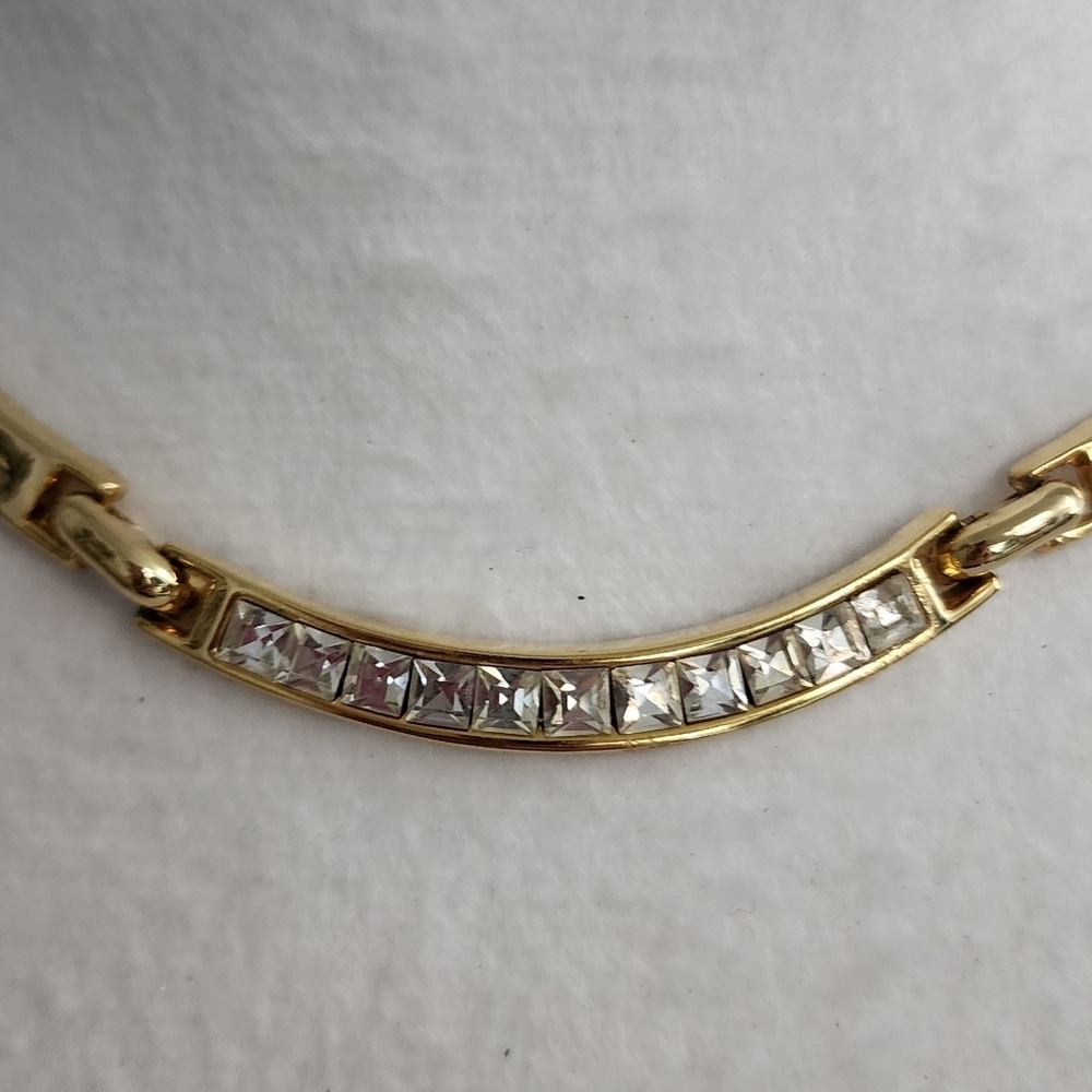 Elegant Goldtone Choker with Crystal Accents - Picture 4 of 4